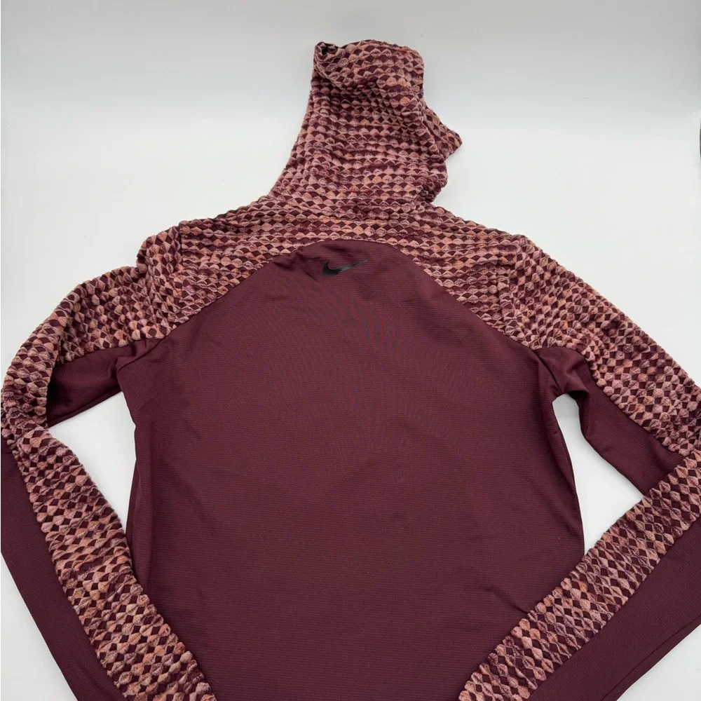Nike‎ Pro Hyper Warm Women's Burgundy Textured Cowl Neck Pullover, Size Medium